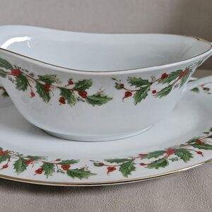 Christmas Vintage(1990s) Gravy Bowl & Saucer China Pearl/Noel.
